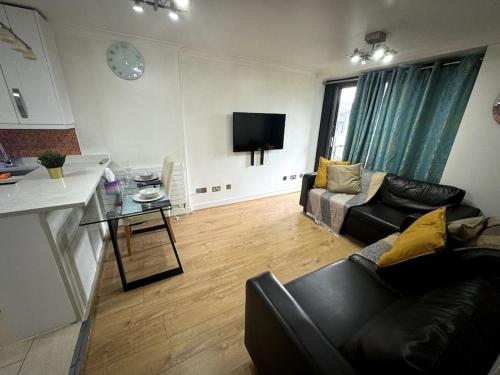 Amazing Earls Court 2 bed Flat with Balcony