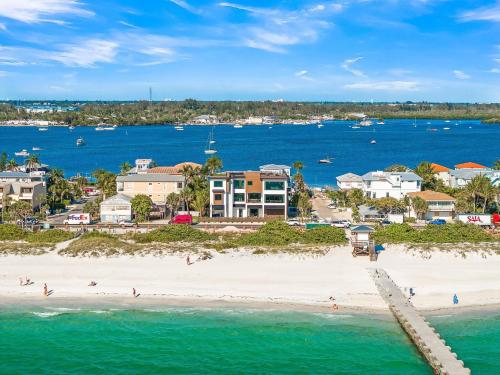 Dream State in Bradenton Beach, USA