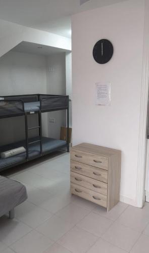 El Mirador, Villamartin, Refurbished,cot to hire, WIFI, pool, parking 4