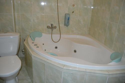 ห้องน้ำ, Hotel Paradise in มาเรียนสเก้