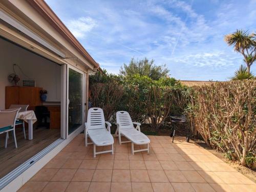 Belle villa 2 chambres, veranda, terrasse parking privatif dans résidence sécurisée avec piscine commune 800 m de la mer LRCS87 - Accommodation - Portiragnes