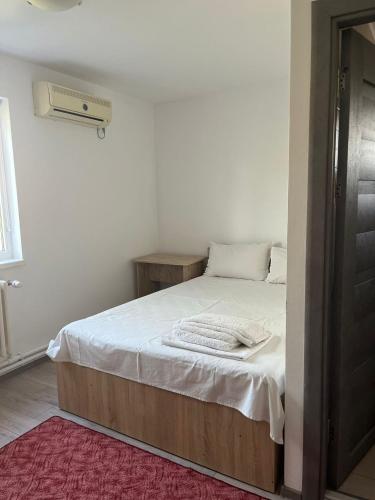 Double Room with Balcony image 9