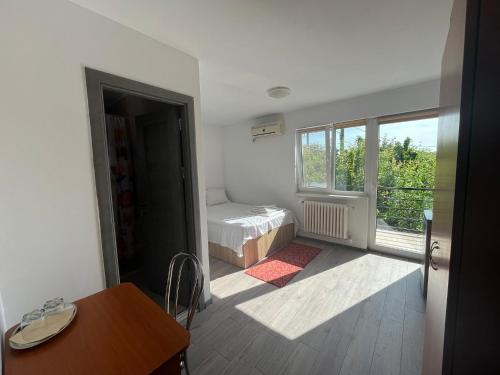 Double Room with Balcony image 8