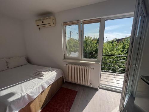 Double Room with Balcony room in Casa cu Foisor