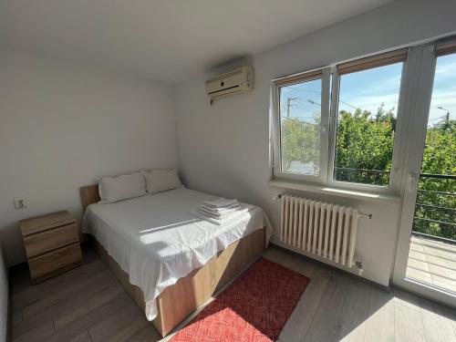 Double Room with Balcony image 10
