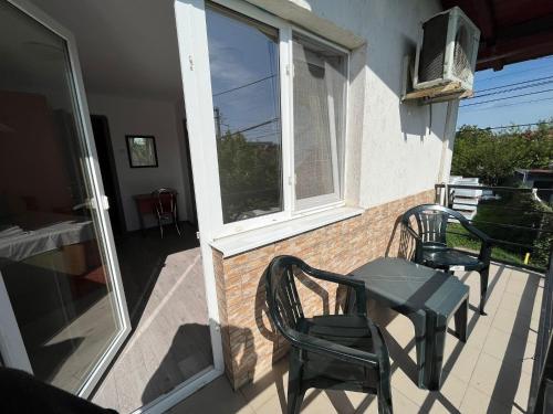 Double Room with Balcony image 3
