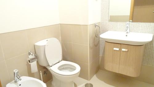 Two-Bedroom Apartment with Balcony image 5