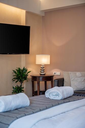 Superior Double Studio with Balcony image 9