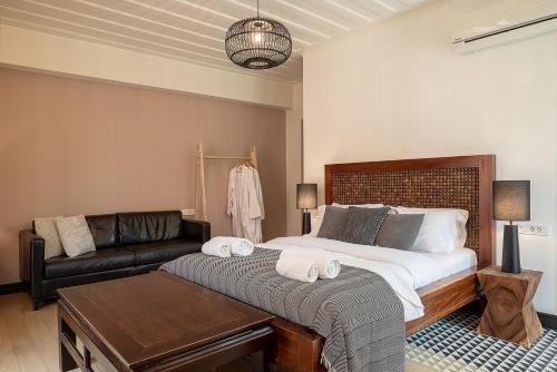 Superior Double Studio with Balcony image 4