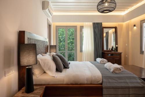 Superior Double Studio with Balcony image 5