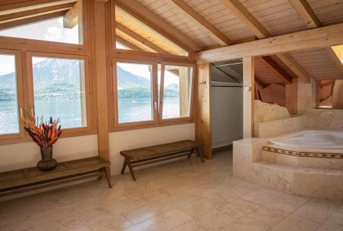 Lakeside Chalet with Panorama View