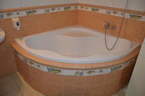 ห้องน้ำ, Hotel Paradise in มาเรียนสเก้