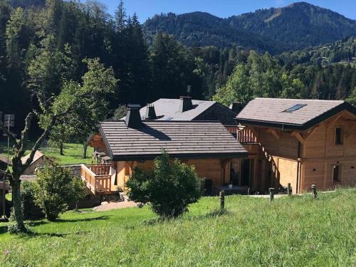 Chalet Holtanna near Restaurant Le Petit Coq
