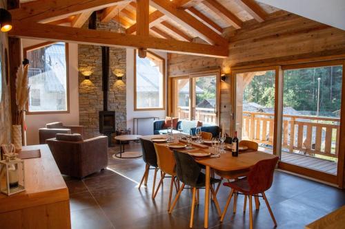 Chalet Holtanna near Restaurant Le Petit Coq