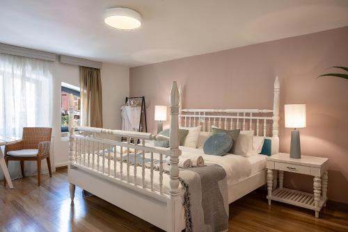 Budget Double Room image 7
