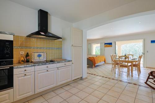 cuisine, Provenzalische Villa l'Olivier - mit Terrasse und privatem Pool by Riviera HomeLife in Vallon du Mal Temps