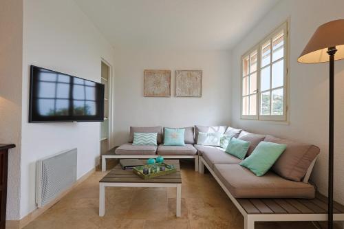 Provenzalisches Haus Homard - mit privatem Garten und Meerblick by Riviera HomeLife in La Bastide d'Agay