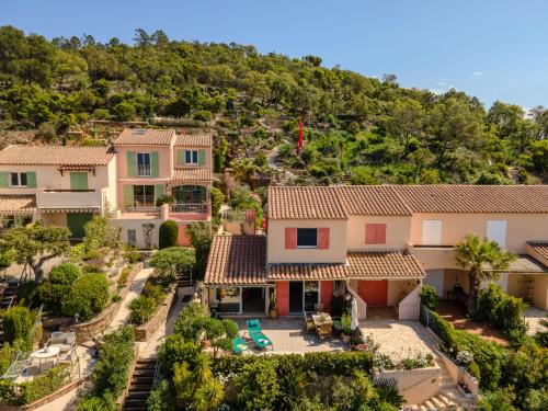 Exterior view, Provenzalische Villa Citronniers - Garten mit Meerblick und Pool by Riviera HomeLife in Saint-Raphael