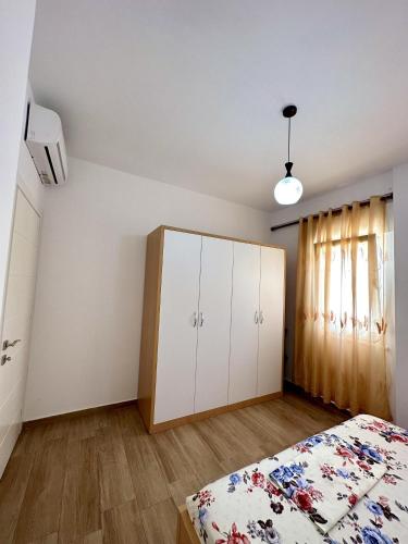 Lovely 2-Bed Apartment in Gjiri i Lalzit