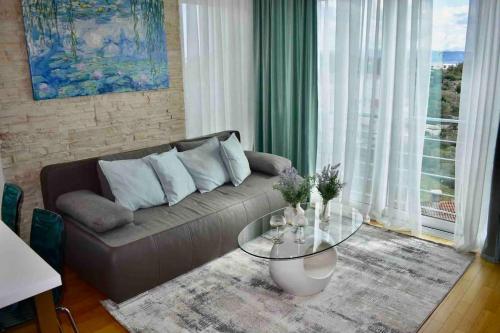 Bubbles Penthouse with Jacuzzi