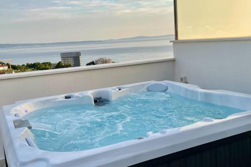 Bubbles Penthouse with Jacuzzi