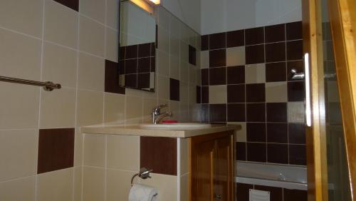 One-Bedroom Apartment with Balcony image 3