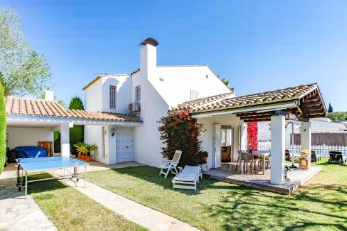 Just 10 minutes from Sitges, house with private garden and pool-