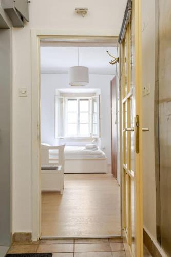 Artistic Studio Quiet Crusader Street Apartment, Lublaň (fotografie 5)