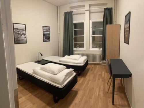 2 twin beds