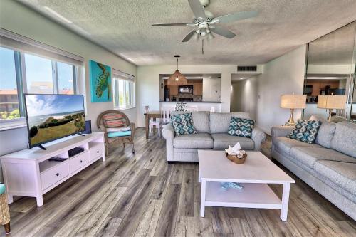 Lands End 4-406 Bay Front in St Pete Beach, USA