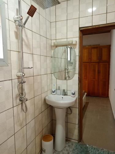 Shower, Eclair appart! in Kribi