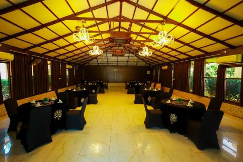 Banquet hall, Veerdency Luxury Resort - 3 Km to Banglore Airport in Kempegowda International Airport