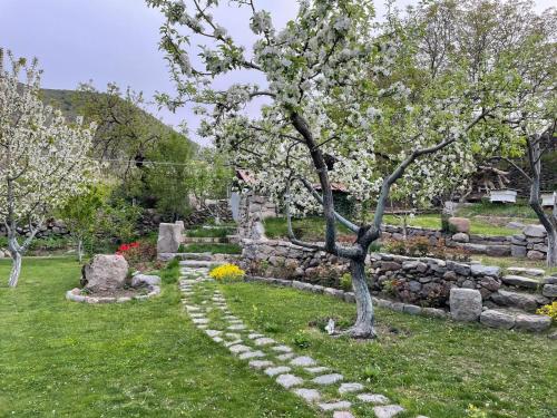 Hin Tun in Yeghegnadzor