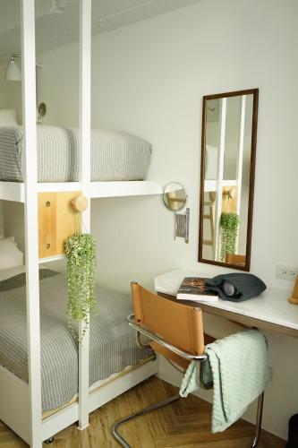 Quadruple Room image 7