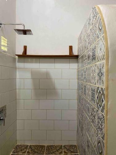 Casa Lora lakefront with a pool