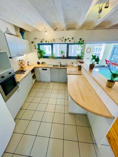 Down Town Oasis-Spacious Loft with Private Parking - Tap to explore photos