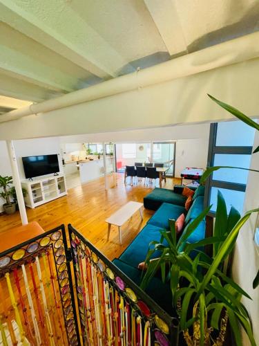 Down Town Oasis-Spacious Loft with Private Parking