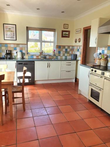 Escape to Pembrokeshire - charming spacious cottage in Llawhaden
