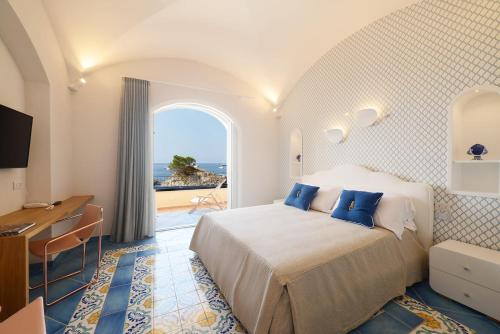 Capri beach relais Oltremare, Naples