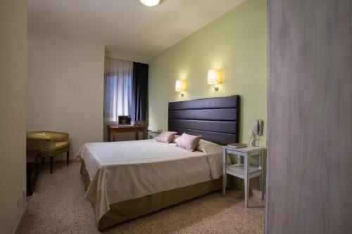 Economy Double or Twin Room image 4
