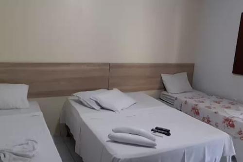 1 queen bed, 2 twin beds