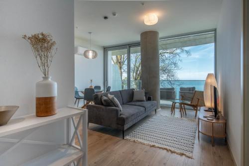 One-Bedroom Apartment with Sea View and Terrace