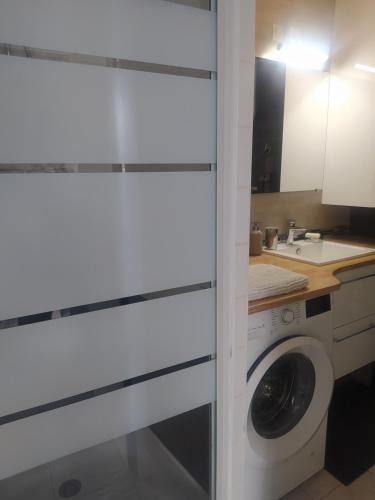 locmiquélic petite maison de pêcheur (locmiquelic petite maison de pecheur) in Locmiquélic