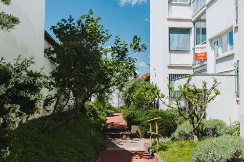 Exterior view, Appartement Paisible a Lyon - 2 Belles Chambres Privees in 8e arrondissement