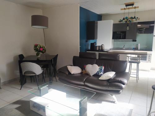 locmiquélic petite maison de pêcheur (locmiquelic petite maison de pecheur) in Locmiquélic