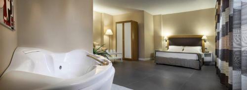 Suite with Spa Bath