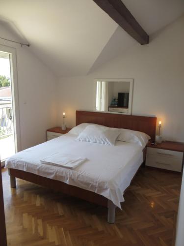 Apartments Tonka in Draga