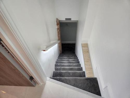 Diamond Place -Luxury 2-Bedroom Flat, Parking, WiFi, Netflix, Central Location, Бирмингем (фото 2)