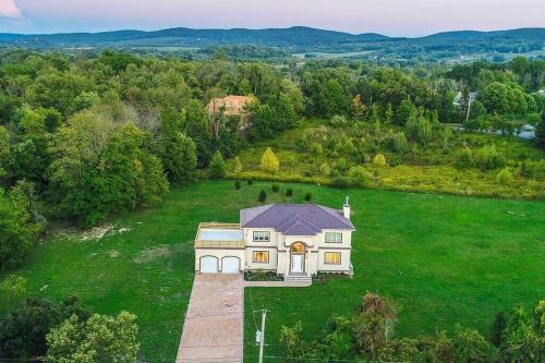 Luxurious New Countryside Home