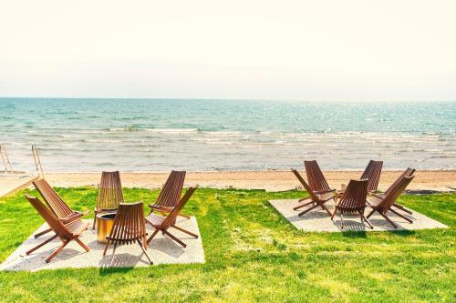 . The Long Beach Resort - Beachfront Cottages & Townhouse Suites